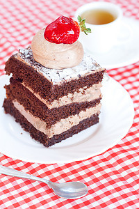 甜美的蛋糕 草莓和花边织布上的茶浆果水果厨房餐具糕点巧克力陶瓷饼干馅饼餐厅图片