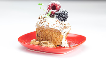 松饼加奶油 薄荷奶油 草莓 黑莓和核小吃覆盆子坚果蛋糕鞭打飞碟浆果甜点巧克力早餐图片