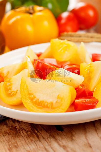 新鲜番茄沙拉食物饮食叶子作品维生素收成桌子美食蔬菜胡椒图片