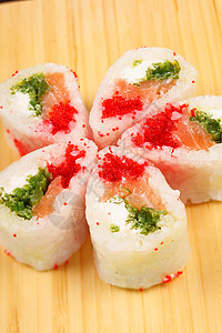 好吃的寿司美食木板熏制绿色叶子小吃午餐美味食物红色图片