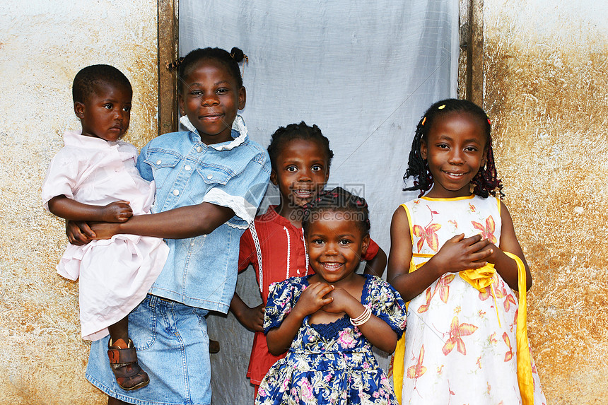 非洲的孩子们 所有姐妹都笑着笑着的非洲孩子图片