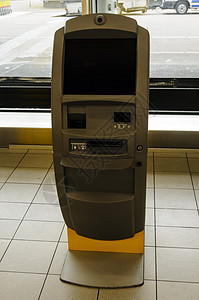 Kiosk在机场自我服务检查图片