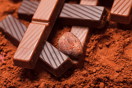 含有可可豆的巧克力小吃烹饪水果可可饮食甜点平板种子静物食物图片