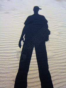 影子人男生太阳游客地形背光男性男人沙漠阴影冒险家图片