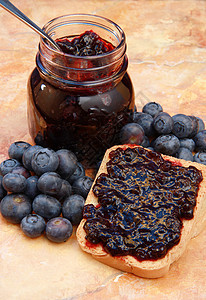 甜蓝莓果酱环境厨房饮食维生素营养素桌子小吃食物面包覆盆子图片