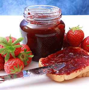 甜草莓果酱小吃环境营养甜点水果维生素厨房杂货覆盆子玻璃图片