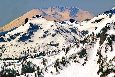 圣海伦斯雪山和海脊线火山山脉冰川顶峰雪山首脑高山岩石远景国家图片