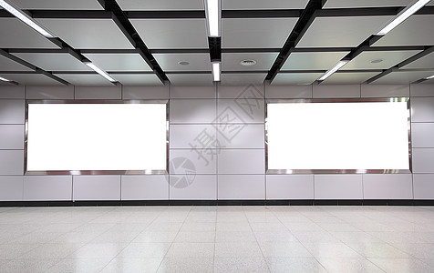 现代大楼内空白的广告广告火车民众城市广告牌庇护所运动车站日光建筑物图片
