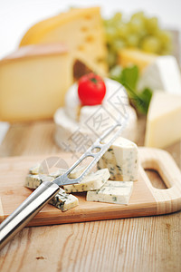 奶酪和奶酪刀木头早餐烹饪小吃气味食品牛奶立方体产品香味图片
