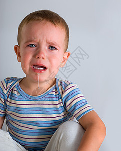 哭泣的男孩灰色旋转木马眼泪儿童呜咽家庭孩子们童年孩子情绪图片