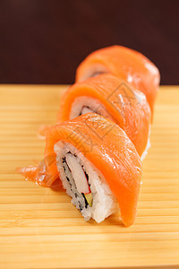 好吃的寿司木板熏制小吃叶子美味海鲜食物海藻美食午餐图片