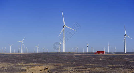 广袤的戈壁沙漠风力风车的新能源图片