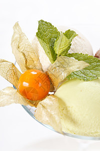 几勺冰淇淋香草绿色开心果奇异果粉色白色奶油酸浆薄荷巧克力图片