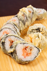 寿司小吃熏制木板美食餐厅海藻食物午餐鳗鱼奶油图片