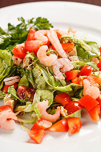 带沙拉虾的沙拉香料胡椒饮食食物午餐绿色盘子低脂肪叶子香菜图片