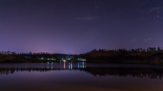 夜晚图库里夫图湖上空的星星背景