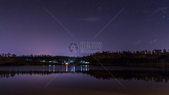 库里夫图湖上空的星星图片