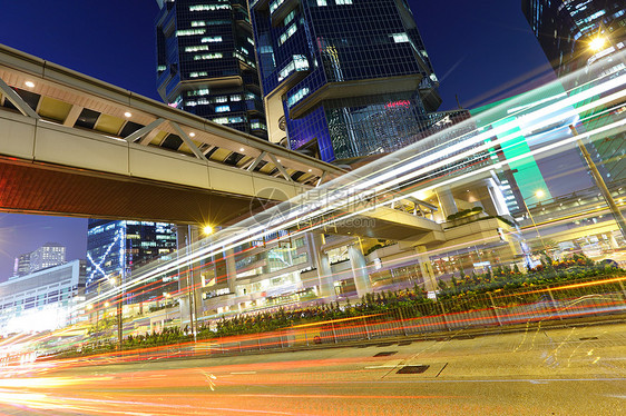 现代城市的夜间运输景观车辆交通路灯市中心运动速度立交桥场景图片
