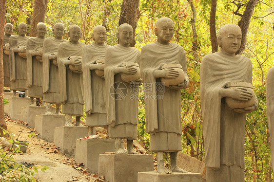 柬埔寨克拉蒂市金山博克乞讨僧和尚雕像寺庙坎皮建筑学图片