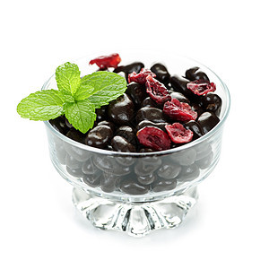 一碗巧克力涂层红莓图片