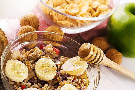 健康早餐小麦薄片饮食香蕉活力坚果维生素面包勺子燕麦图片
