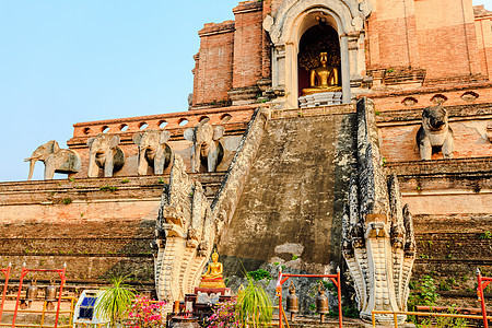 的佛像佛塔宝塔地方地标佛教徒钟声建筑砖块晨光寺庙图片