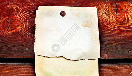 木制背景的空白纸笔记卡片广告木材摄影白色标签纸板明信片木板图片