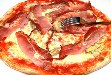 披萨和小斑点和青叶胡椒垃圾洋葱美食食物午餐香肠脆皮面团图片