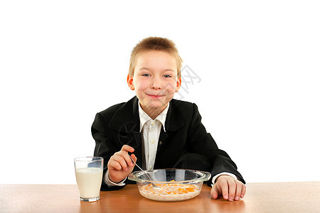 男生吃饭饥饿盘子青春期玉米青年薄片勺子食物谷物孩子图片