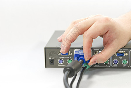 KVM 开关显卡工作芯片金属工具电缆绳索连接器硬件技术图片