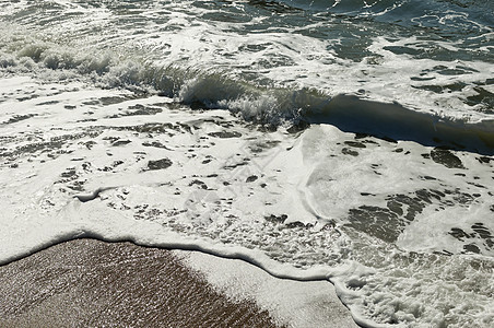 海水泡沫宏观泡沫状冲浪海浪支撑滚动白色背景图片