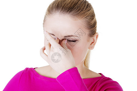 患有鼻膜压力疼痛的年轻女子女孩青少年过敏眼睛喷嚏偏头痛情感女士苦难金发图片