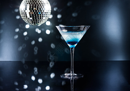 舞池的鸡尾酒餐厅庆典夜生活俱乐部玻璃饮料酒精大都会反射调酒师图片