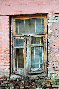 旧脏墙上的旧的肮脏窗户住宅框架房子建筑学盒子古董建造艺术建筑公寓图片