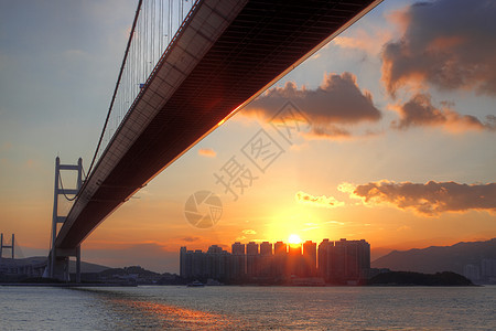 日落时桥地标景观魔法日出射线汽车旅行车辆运动天空图片