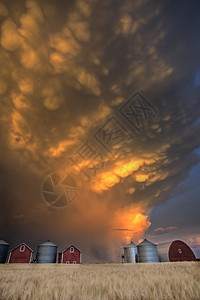 加拿大日落暴云太阳场景天堂力量天空天气雷雨风暴危险射线图片
