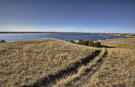 加拿大 萨斯喀彻温省国家荒野风景天空蓝色草原爬坡图片