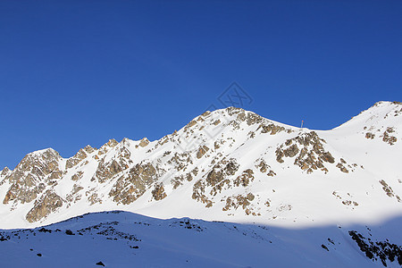 冬季山区假期风景冻结爬坡环境季节荒野蓝色滑雪岩石图片