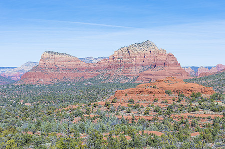 塞多纳岩石爬坡红色天空地质学峡谷沙漠植物旅行公园图片