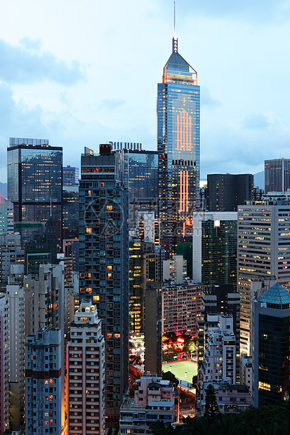 晚上在香港的办公大楼旅游建筑游客玻璃天际城市景观蓝色建造天空图片