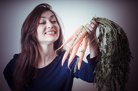 有胡萝卜的美女素女人素食女人蔬菜食物萝卜风格幸福维生素饮食图片