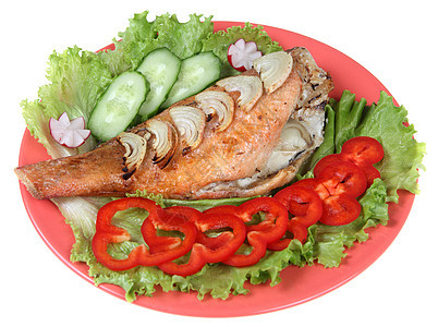 炸鱼和蔬菜海鲜沙拉萝卜盘子白色绿色粉色胡椒食物洋葱图片