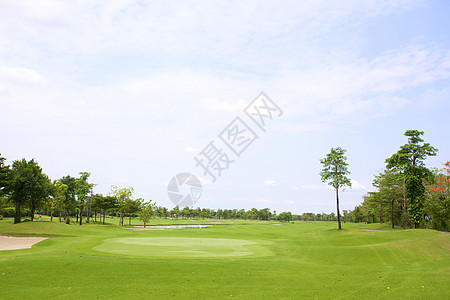 高尔夫球场田园旗帜公园草地爬坡摄影园景美丽高尔夫球天空图片
