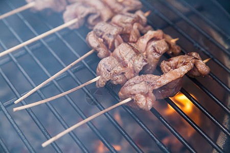 肉卷和烧烤培根炙烤猪肉羊肉生物厨房白色屠宰场红色牛扒牛肉图片