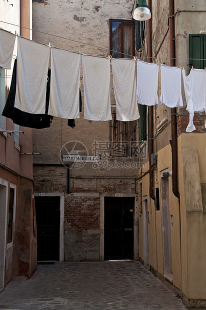 意大利威尼斯洗衣店快门房子历史建筑旅行街道窗户衣绳绳索太阳图片