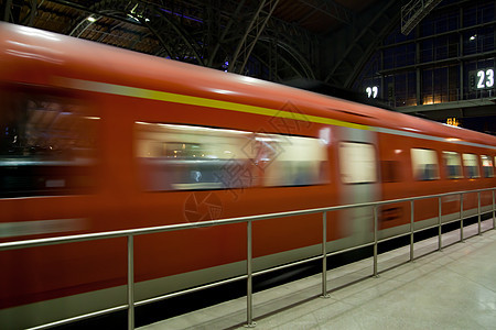 火车出发列车轨道地区性运输路口车站摄影平台机车大厅图片