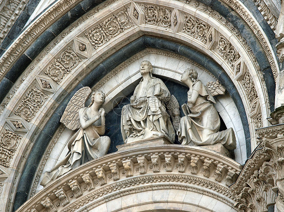 Siena  通往未完成的Duomo Nuovo平面墙的门户建筑学门户网站圣母大教堂大理石窗饰窗户拱形拱廊教会图片