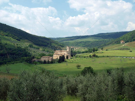 意大利托斯卡纳Montalcino附近Sant Antimo修道院旅行圆顶历史性信仰历史森林文化教会爬坡传统图片