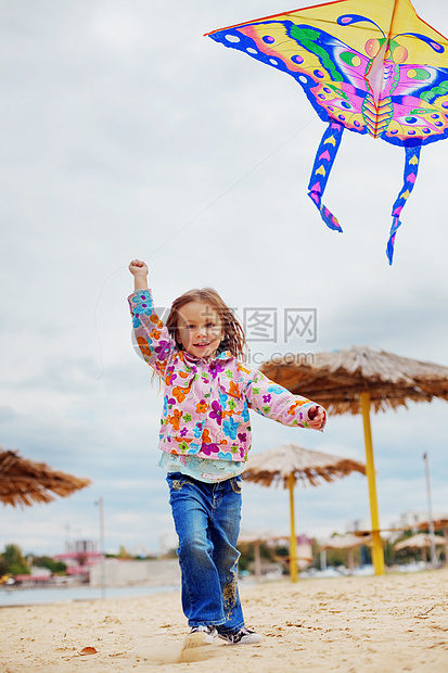 儿童放风筝运动牛仔裤闲暇衣服孩子喜悦乐趣女性风筝快乐图片