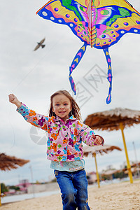 儿童放风筝女性衣服喜悦运动闲暇青年孩子牛仔裤女儿风筝图片